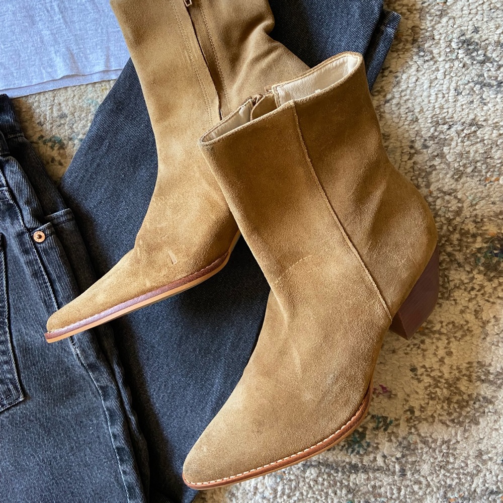 vintage tan suede short heeled boots 👢⚡️